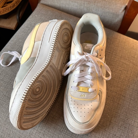 Nike Air Forces - Picture 3 of 4